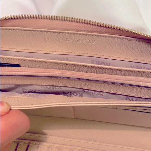 Michael Kors Wallet - Picture 4 of 7